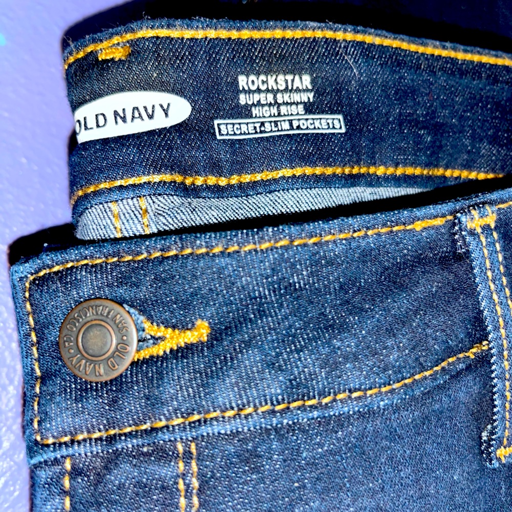 Old Navy skinny jeans size 16. Dark navy blue. Never worn.